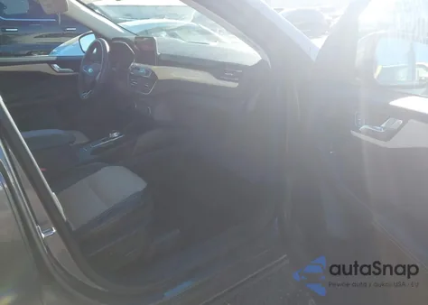 2022 Ford Escape Titanium z USA, uszkodzony, nr VIN 1FMCU9J93NUB56306